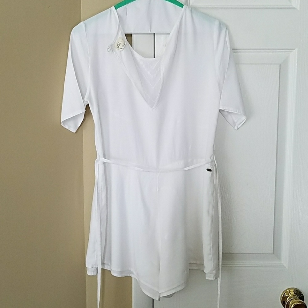 White romper, worn one time, size small - Picture 3 of 4